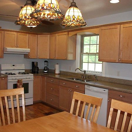 Climbing Bear Creekside Cabin Whittier ภายนอก รูปภาพ